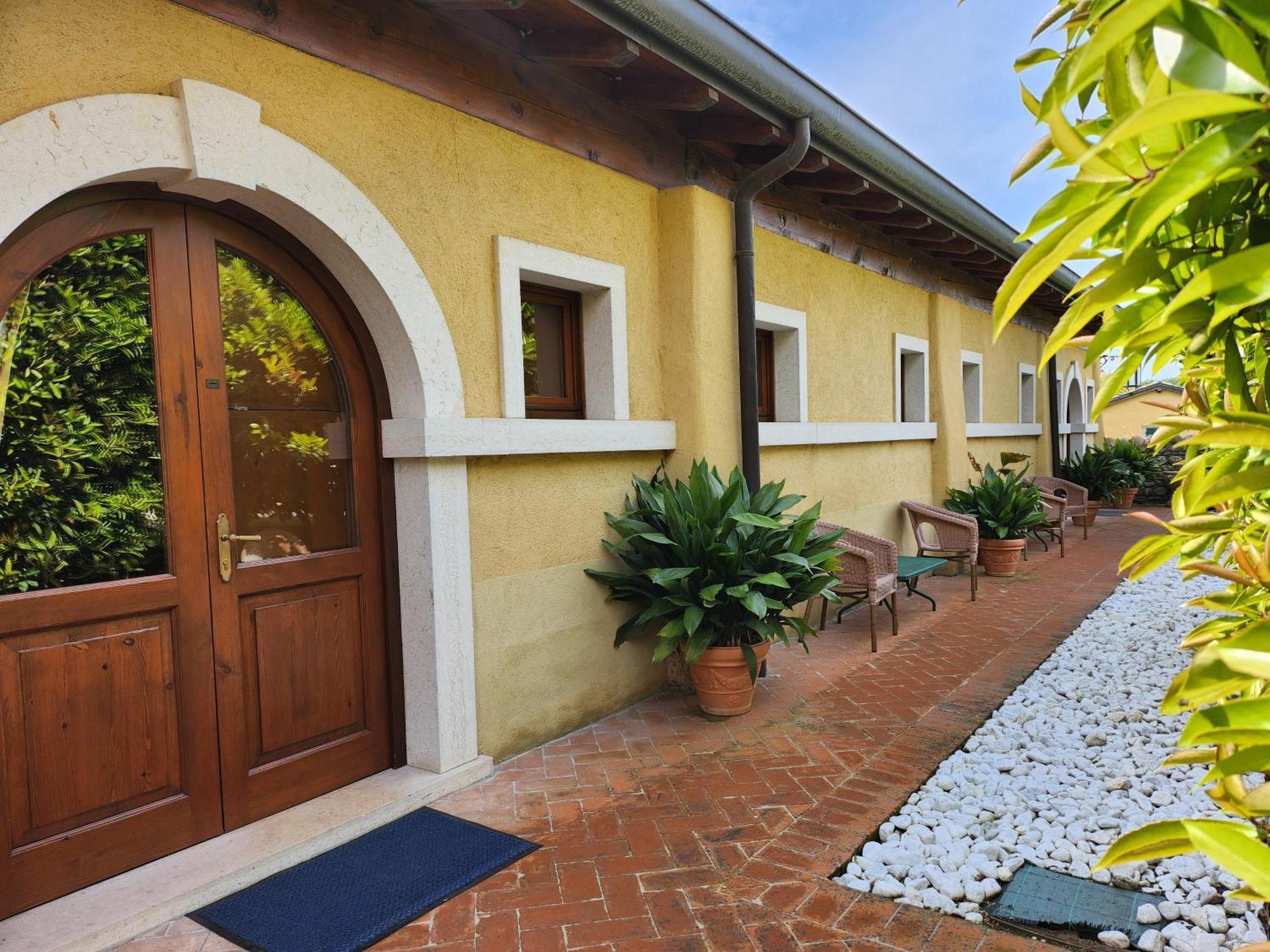 Resort Locanda San Verolo Boutique Hotel Костермано Экстерьер фото