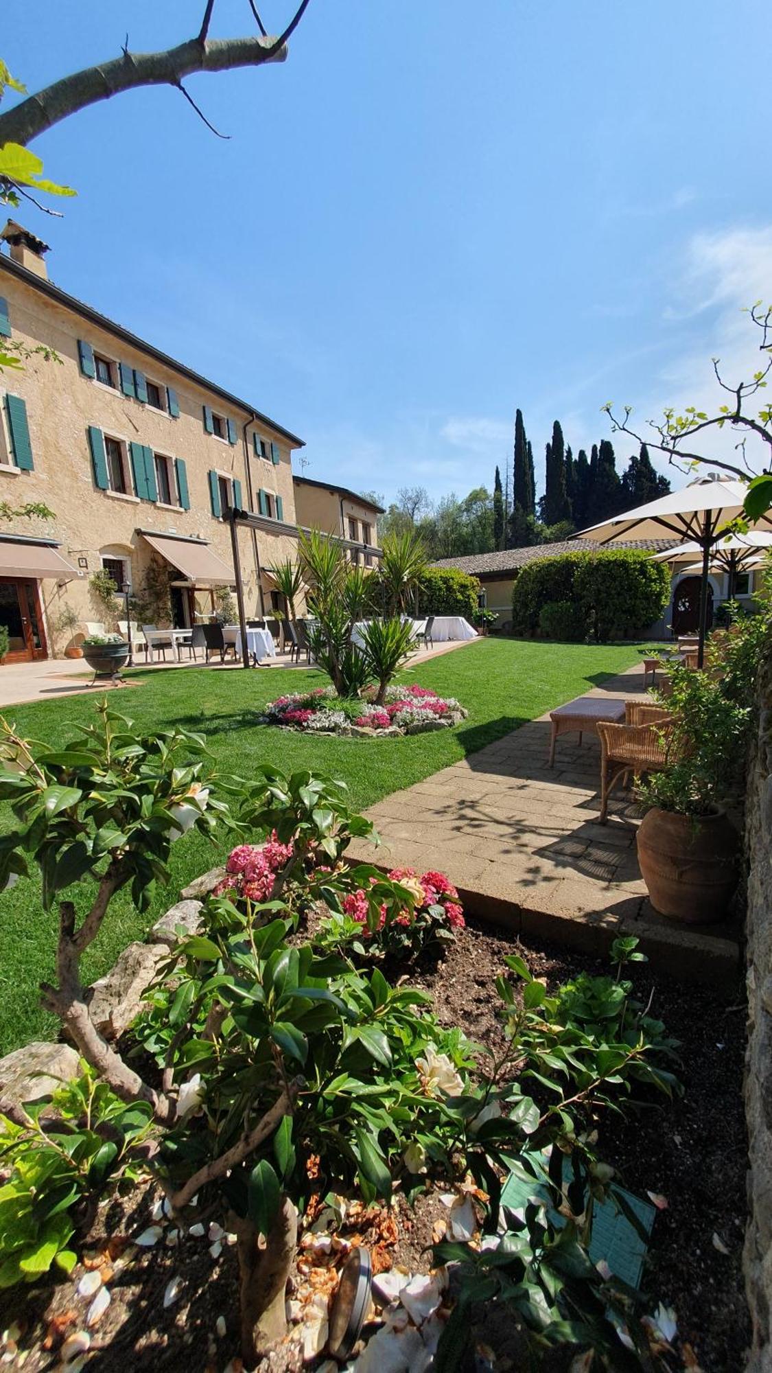 Resort Locanda San Verolo Boutique Hotel Костермано Экстерьер фото