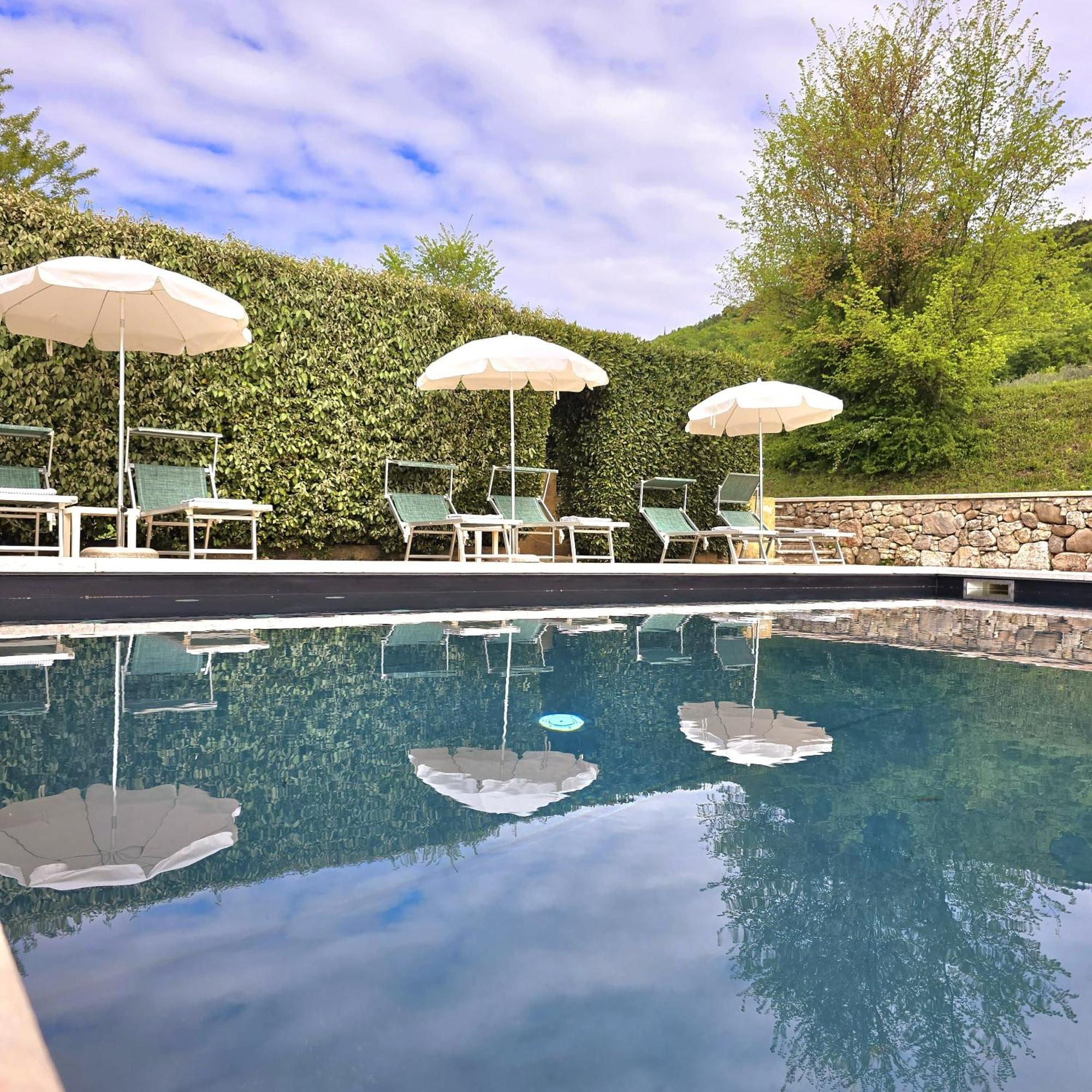 Resort Locanda San Verolo Boutique Hotel Костермано Экстерьер фото